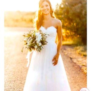 NWT June Bridal white lace sweatheart neck line for summer wedding!